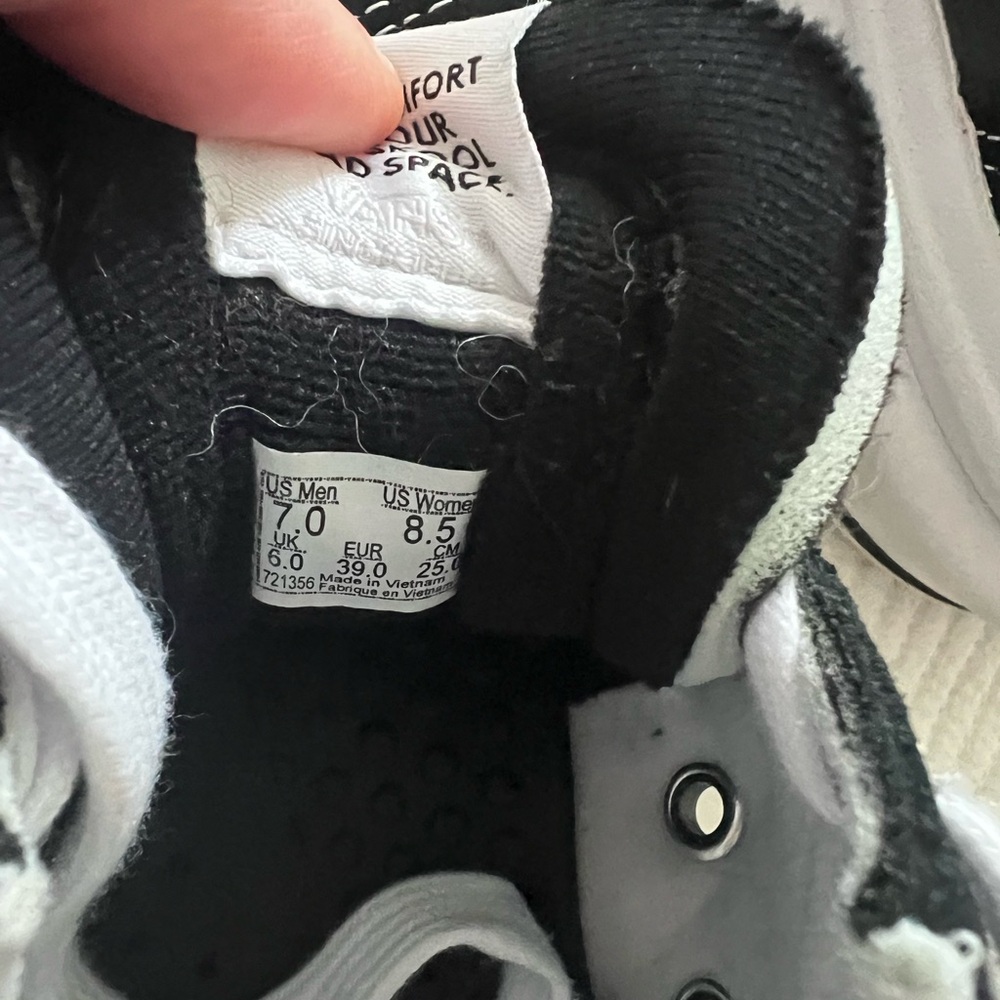 Vans Black and White Women's Sneakers - Picture 3 of 3